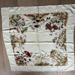 Gucci vintage silk scarf with fruit and mushrooms 85x87 cm.