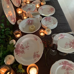 The Orford Grindley antique porcelain from England for six people.