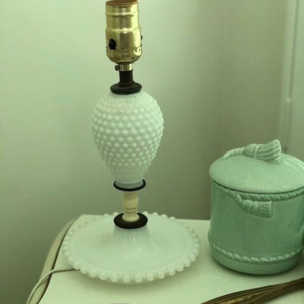 Vintage 1940s Hobnail Milk Glass Table Desk Lamp, Mid-Century Milk Glass Lamp Decor, Vintage Table Lamps