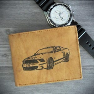 Su elección de una imagen de un Ford Mustang 1965-2024 (Boss, Shelby, Saleen, SVT, Cobra II, Mach 1, GT, Fox, Lx 5.0) en una billetera de cuero genuino para hombre