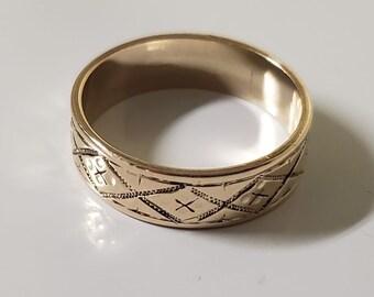 Vintage Etched Yellow Gold Wedding Band