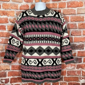vintage 80s 90s geometric striped sweater - fits long - sz L - cute pink indie emo grunge