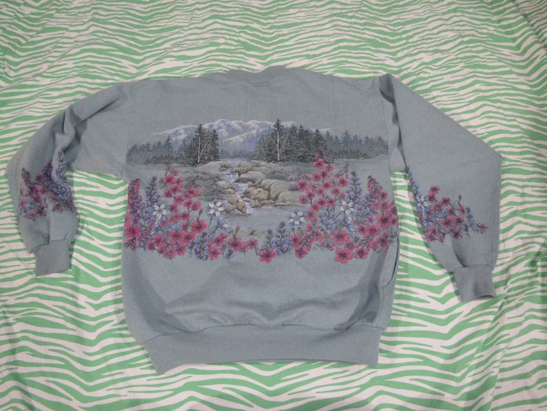 sz M Beautiful ART UNLIMITED all over print Alaska flowers and nature sweatshirt totally cute