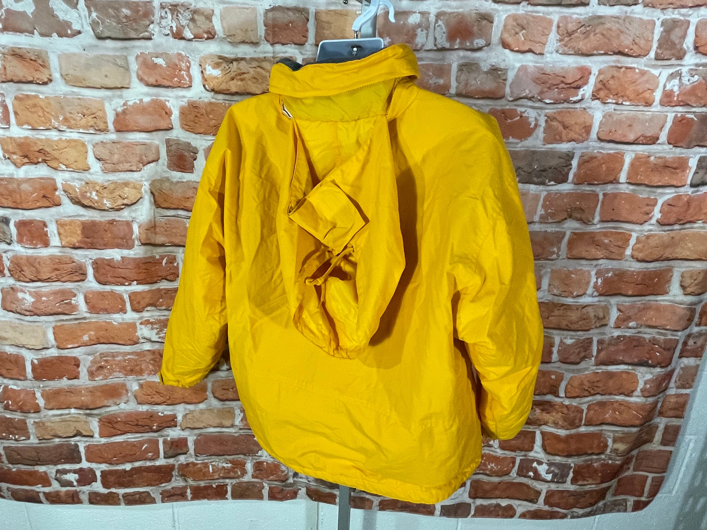 Vintage 90s Tigger Yellow Pullover Puffer Jacket - Sz M