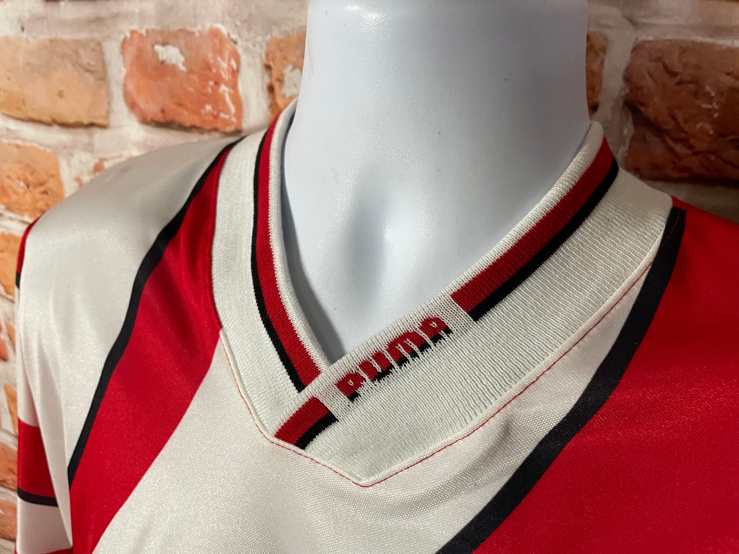 Vintage 90s Puma Soccer Jersey - Sz M - Wave Stripe Funky