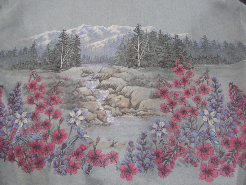 sz M Beautiful ART UNLIMITED all over print Alaska flowers and nature sweatshirt totally cute