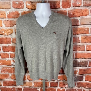 vintage 60s Steeplechase super soft v neck sweater - fits M/S - emo indie mod grunge