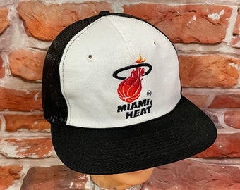 Chuck E Cheese Pizza Time Theatre Trucker Hat Vintage 80’s Snapback Cap Red Chuck E Cheese Pizza Time Theatre Trucker Hat Vintage 80’s Snapback Cap Red