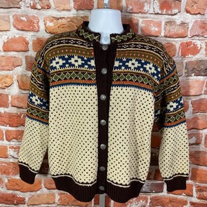 1960s vintage funky wool cardigan sweater - fits M - grandma granny boho mod grunge