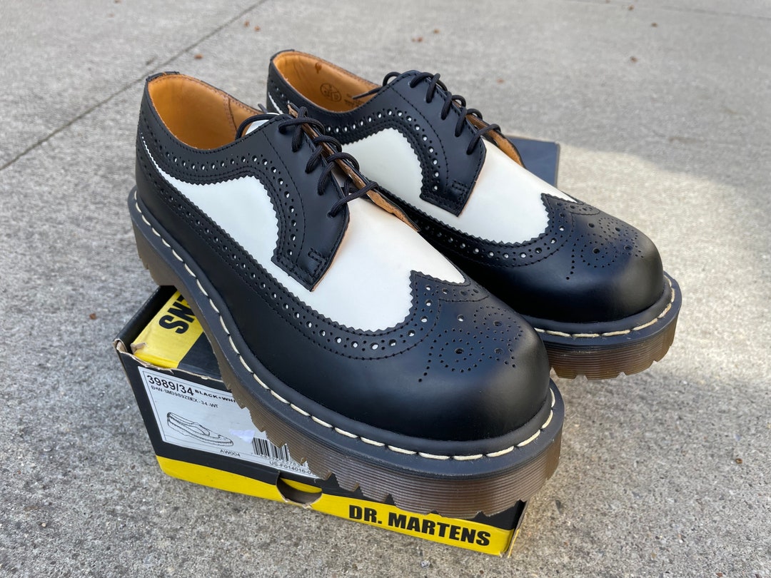 Dr martens wingtip boots online