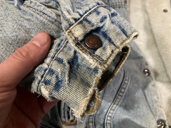 vintage worn-in Levis Sherpa Lined Denim Trucker … - image 3