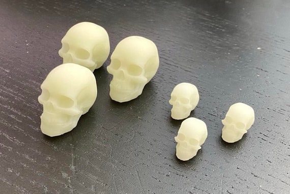 Glow In Dark Plastic Skull Beads