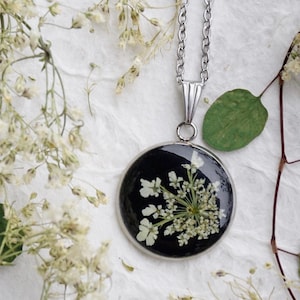 Real Pressed Queen Anne's Lace Necklace: Boho Floral Pendant