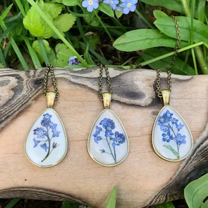 REAL Pressed Wild Forget-me-not flower Pendant | Dried Botanical Floral Necklace | Blue Flower Resin Jewelry Teardrop Pendant Pressed Wishes