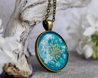 Echt geperste Queen Annes Lace-ketting: groenblauwe hars boho-hanger