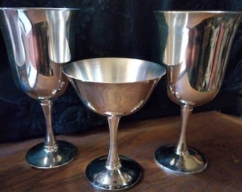 Para zabytkowych kieliszków do szampana Salem Silverplate lub Goblet