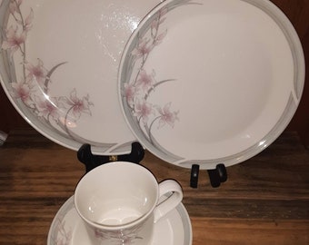 Royal Doulton Mayfair (Lambethware) Retro Age 4 Piece Place Setting