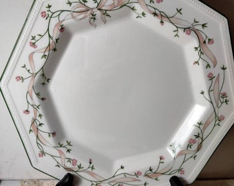 Vintage Johnson Bros Eternal Beau Dinnerware dist. 1987