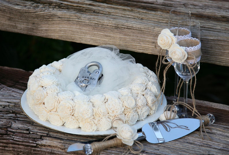 Wedding Centerpieces with Personalized Antique Padlock Gift For The Couple Decoration Proposal