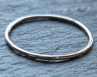 Platinum Wedding Band - Simple Platinum Ring - 1.5mm Band - Thin Ring - Skinny Ring - Minimalist Platinum Stacking Ring - Stackable Band