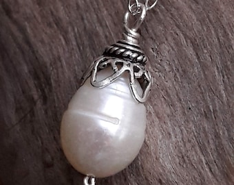 White Freshwater Pearl Pendant Necklace - June Birthstone - Mother's Day Gift - Gift for Bridal - Wedding Jewelry - Gift for Wife