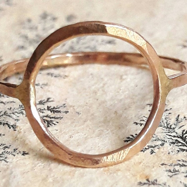 Gelbgold Kreis Ring - Gold Fill Ring - Offener Kreis Ring - Geometrischer Ring - Gehämmerter Goldring - Zarter Goldring - Ring für Freundin