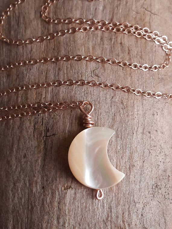 mother of pearl crescent moon pendant