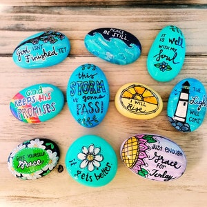 Inspirational Painted Rocks, Biblical Painted Rocks, Motivational Gift, Inspirational Quotes, Motivational Sayings, Kindness Rocks, Cheer Up