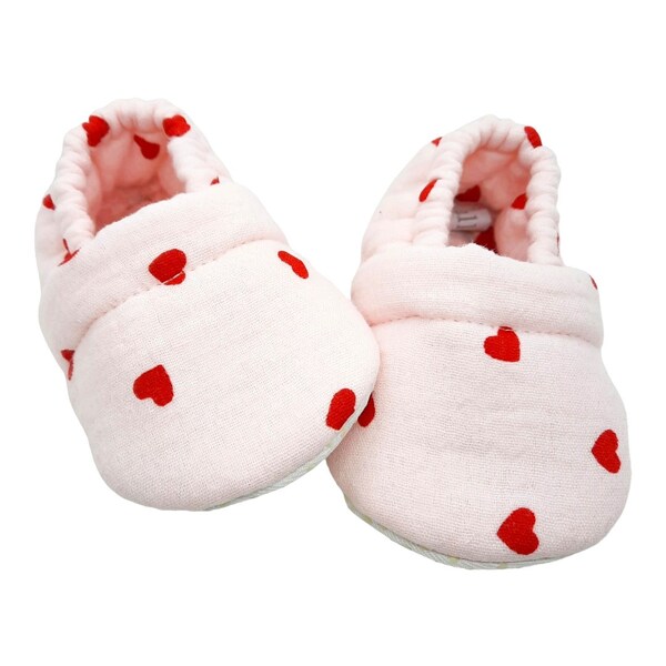 Chaussons bébé double gaze de coton rose coeur rouge