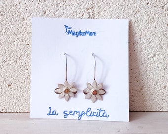 Margherita earrings, flower earrings, nature-inspired jewelry, pendant earrings, closed monachella earrings