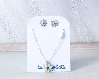 ketting en oorbellen, sieraden met bloemen, symbolische sieraden, daisy sieraden