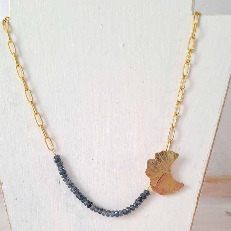 Collier ras de cou avec fermoir feuille de ginkgo biloba, chaîne en acier doré image 8