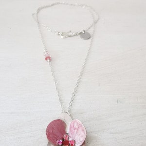 Collana Vichinga Con Ciondolo A Scudo In Acciaio Inox Color Argento. Gioiello Significativo Con Zirconi Cubici, Perfetto Come Regalo Per Fidanzata, Moglie, Amica O Anima Gemella.