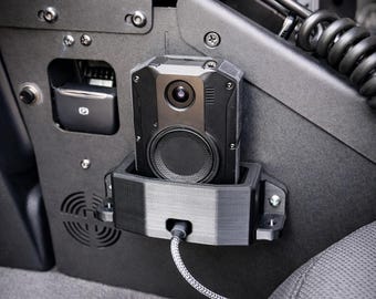 Base de carga para cámaras policiales – Compatible con Axon Body 3 y 4 – Soporte universal para coches patrulla