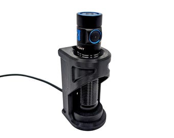 Estación de acoplamiento diseñada para ser compatible con las linternas Olight Baton 3 Pro y Baton 4 Pro.