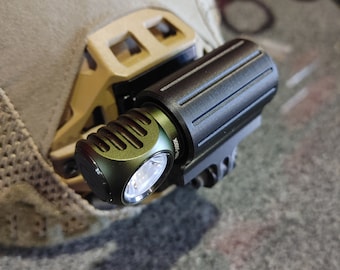 Soporte táctico para linterna de casco compatible con la linterna frontal Olight Perun 2 Mini