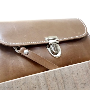 100% PLASTIC FREE! Purse made of vegetable tanned leather and wool, made in Germany, biodegradable