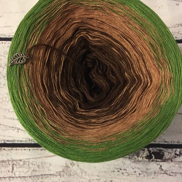 Evergreen Gradient Yarn Cake