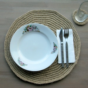 Tovaglietta americana e sottobicchiere in juta lavorati all&#39;uncinetto a mano / Tovaglietta americana circolare / Set di decorazioni da tavola / Materiali 100% naturali / Arredamento rustico per la casa / Pronto per la spedizione