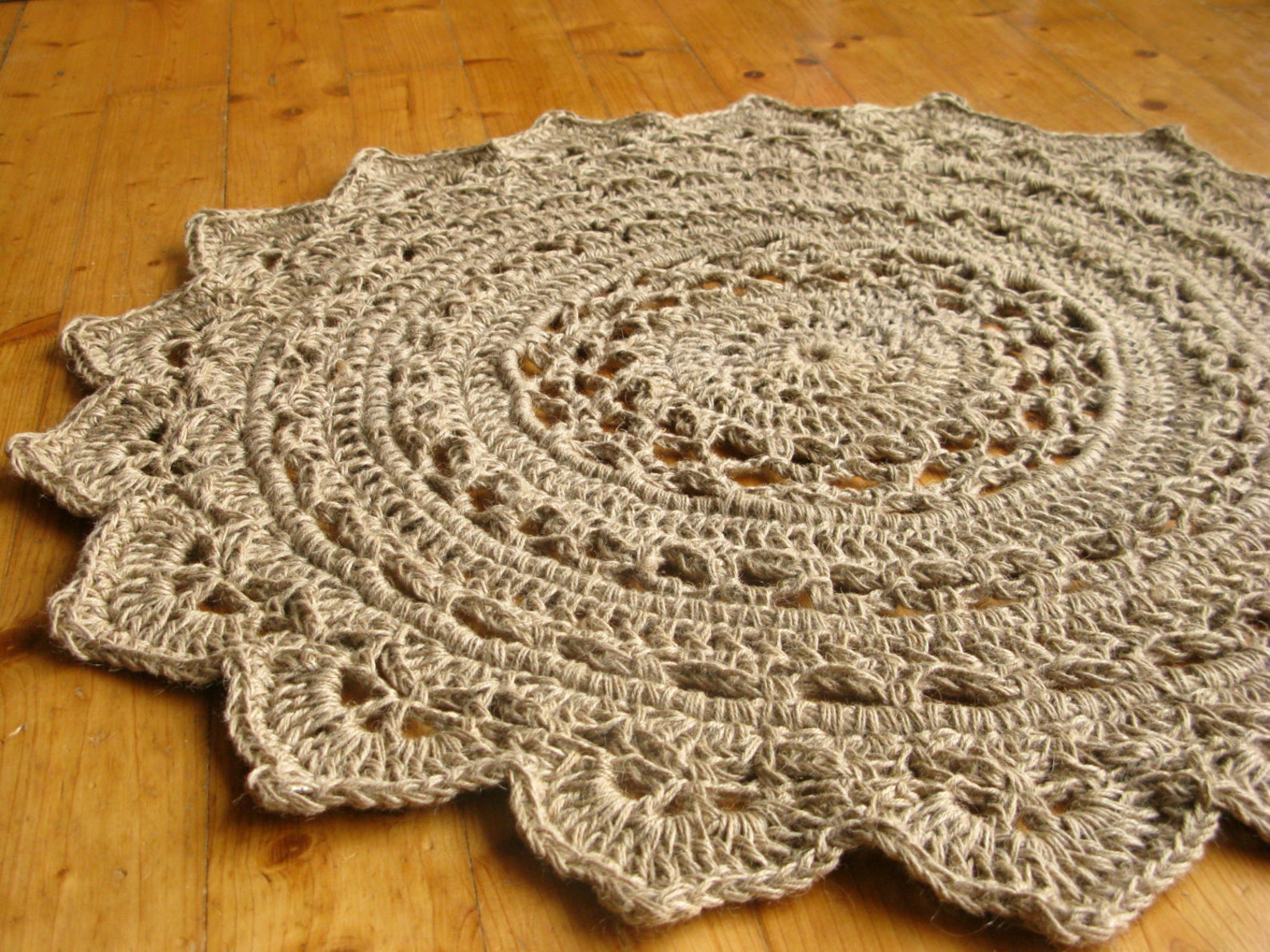 Crochet Jute Doily Rug / Circle Rug / 32 / 100 Natural Materials