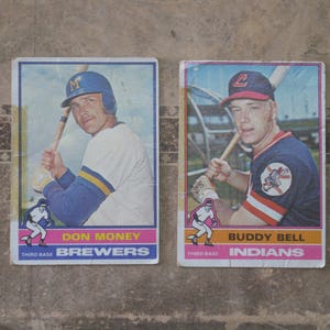 Lote de 2 cards de beisebol de 1975 / cards esportivos de goma de mascar Topps / cards colecionáveis vintage