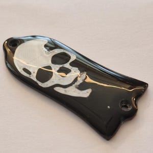 Truss rod cover Skully for Gibson guitars.