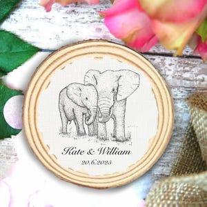 Trouwbedankjes olifanten. Decoratie met gepersonaliseerde data en initialen. Bedel olifant, bewaar deze datum