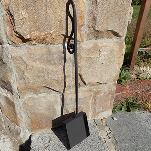 Handgesmede open haardschop / haardgereedschap / asschop /kolenschoppen / smeedijzeren schop / schop / vuurpook / cadeau voor een man