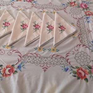 Vintage Italian Cross Stitch Tablecloth with 12 Napkins – Hand Embroidered Floral Design – 100% Cotton – Large Rectangular Roses embroidery