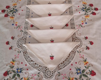 Handmade Cross Stitch Tablecloth with Strawberries – Vintage Embroidered – Cottagecore Kitchen Decor Made in Italy