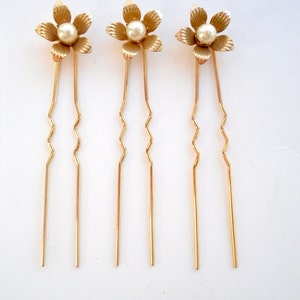 Three Vintage Gold Metal Hair Pins/ Flower Design/ Pearl/ Bridal/ Wedding