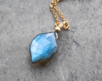 Labradorite Pendant, Unique Gemstone Necklace Gifts for Women, Flashy Labradorite Geometric Necklace