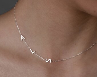 Collana con iniziale laterale - Collana con doppia iniziale - Collana con lettera delicata in argento sterling e oro - Regali personalizzati per le donne