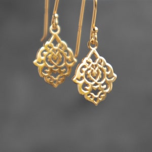 Boucles d'oreilles pendantes et pendantes en or, petites boucles d'oreilles bohèmes, boucles d'oreilles marocaines en filigrane, cadeaux pour femme